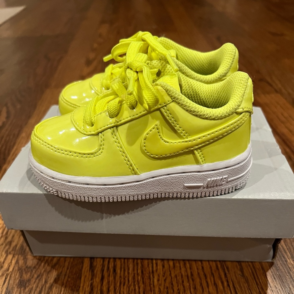 NIKE AIR FORCE 1 VOLT Neon Yellow LV8 UV (TD) Size- 6C